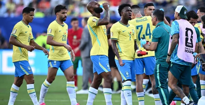Pausas para hidratação na Copa do Mundo geram controvérsia entre jogadores e torcedores