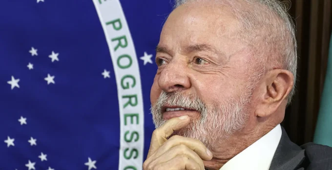 Lula torna nota mínima no Enamed obrigatória para médicos recém-formados