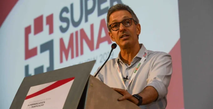 Zema afirma que “nunca foi próximo” de Flávio Bolsonaro e critica relação com dono do Banco Master Zema afirma que "nunca foi próximo" de Flávio Bolsonaro e critica relação com dono do Banco Master