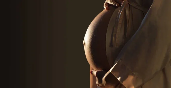 Pressão para sexo no resguardo: mulheres relatam o drama e os riscos após o parto