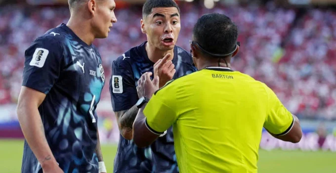 Paraguai vira piada na Copa como "laboratório" de novas regras do futebol