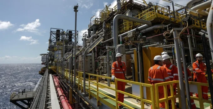 Petrobras e Pemex firmam acordo para expandir exploração de petróleo e gás Petrobras e Pemex firmam acordo para expandir exploração de petróleo e gás
