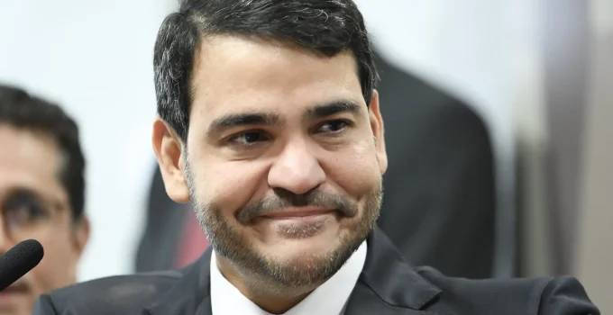 Jorge Messias busca ampliar poderes da AGU com projeto que centraliza comando jurídico de autarquias