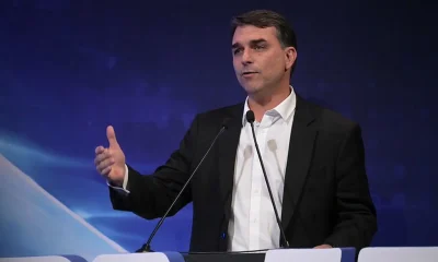 Flávio Bolsonaro aciona STF contra André Janones por injúria e pede R$ 20 mil de indenização