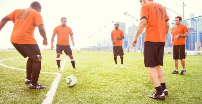 Futebol: Benefícios para a mente e o corpo e os riscos sem preparo adequado