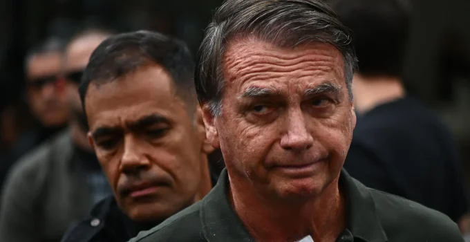 Defesa de Bolsonaro nega "falta grave" em caso de arma apreendida e pede manutenção da prisão domiciliar
