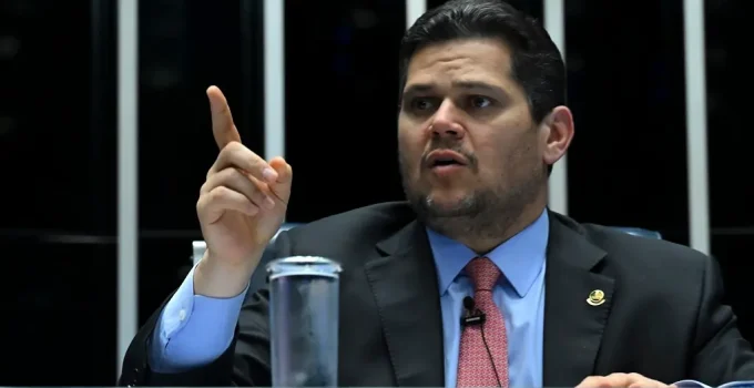 Sindicalistas pressionam Alcolumbre por votação da PEC que extingue escala 6×1 no Senado Sindicalistas pressionam Alcolumbre por votação da PEC que extingue escala 6x1 no Senado