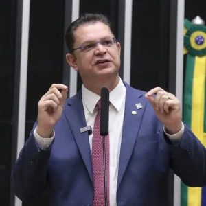 PF mira pessoas ligadas a Sóstenes Cavalcante em nova fase da Operação Rent a Car