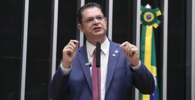 PF mira pessoas ligadas a Sóstenes Cavalcante em nova fase da Operação Rent a Car