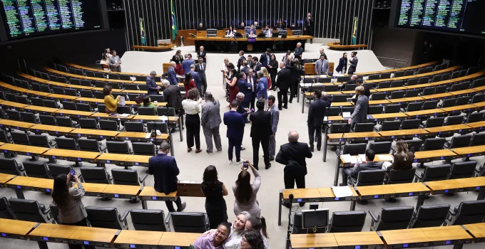 Câmara aprova destinação de parte da arrecadação de apostas para a Polícia Federal Câmara aprova destinação de parte da arrecadação de apostas para a Polícia Federal