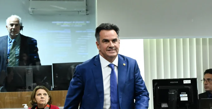 Ciro Nogueira declara admiração por Lula em evento no Piauí, contrastando com postura oposicionista Ciro Nogueira declara admiração por Lula em evento no Piauí, contrastando com postura oposicionista
