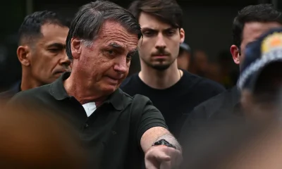 Defesa de Bolsonaro informa que 8 armas estão no Exército e questiona transporte para PF