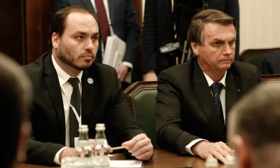 Carlos Bolsonaro afirma que pai acompanha crise familiar e política de dentro da prisão domiciliar