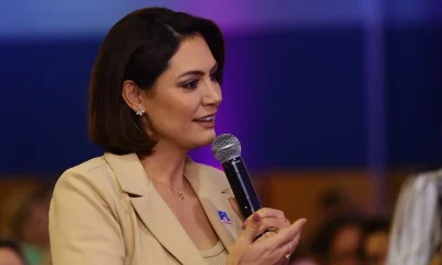 Michelle Bolsonaro defende elogio a política de Lula e diz que inclusão "está acima de qualquer ideologia"
