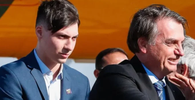 Jair Renan adota sobrenome do pai e anuncia pré-candidatura a deputado federal por SC Jair Renan adota sobrenome do pai e anuncia pré-candidatura a deputado federal por SC