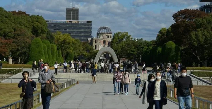 Hiroshima: Memória da Bomba Atômica e a Força da Resiliência Hiroshima: Memória da Bomba Atômica e a Força da Resiliência
