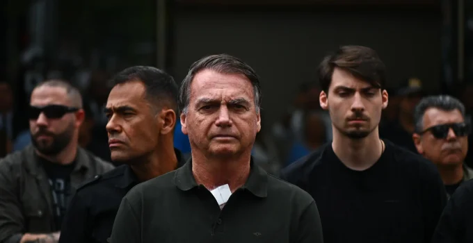 Exército diz a Moraes que entregou seis das oito armas de Bolsonaro à PF