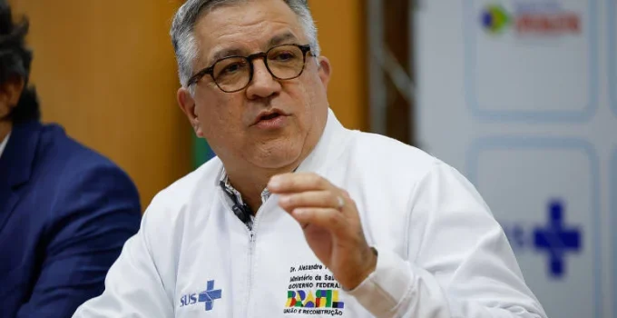 Investigação definirá uso seguro da vacina da dengue Butantan-DV, afirma Padilha