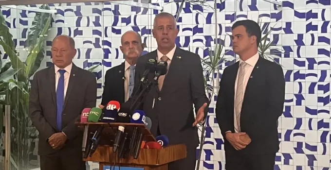 Oposição ameaça CPI e quer convocar chanceler Mauro Vieira por política externa