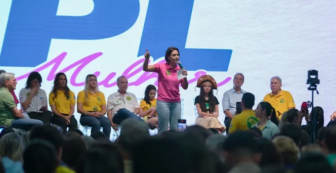 Pesquisa aponta força de Michelle Bolsonaro e cenário de segundo turno em 2026
