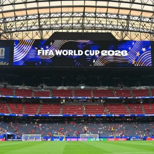 Trabalhador brasileiro precisaria de 3 anos para comprar ingresso da final da Copa; alemão, 4 meses