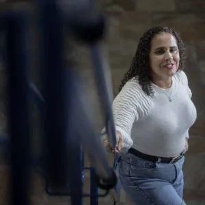 Maior medalhista paralímpica do Brasil, Adria Santos comanda instituto que apoia crianças em SC