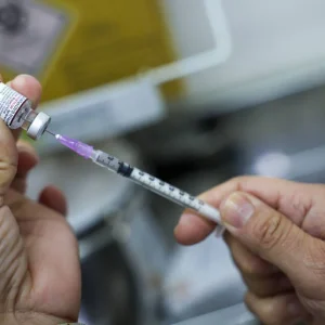 Anvisa atualiza regras para vacinas contra Covid-19 e foca em variantes