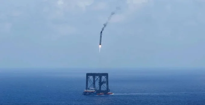 China recupera propulsor de foguete pela primeira vez usando sistema de rede
