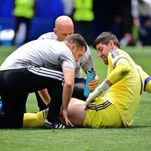 Courtois lamenta saída por lesão em derrota da Bélgica para a Espanha