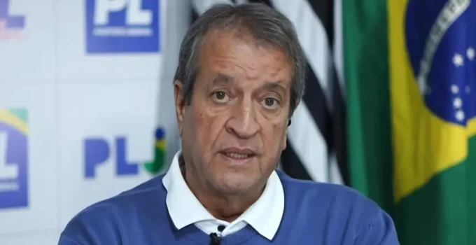 Dino bloqueia R$ 119 milhões em emendas suspeitas de favorecer Valdemar Costa Neto