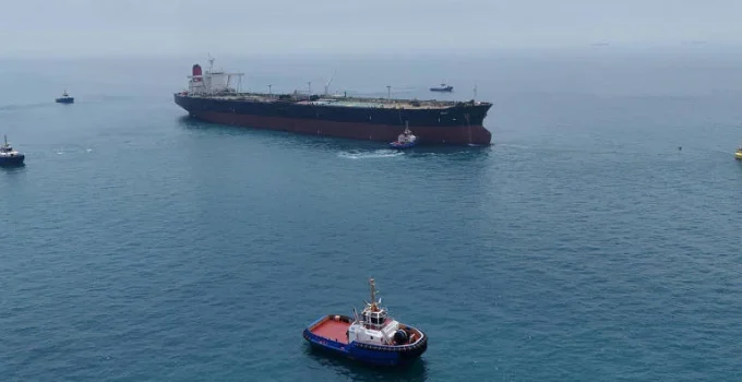 Marinha do Irã fecha Estreito de Hormuz e eleva tensões com os EUA