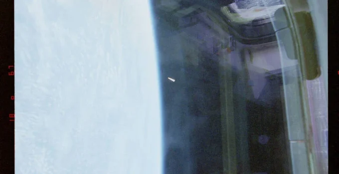 Governo Trump divulga novos arquivos sobre OVNIs com registros do ônibus espacial Columbia