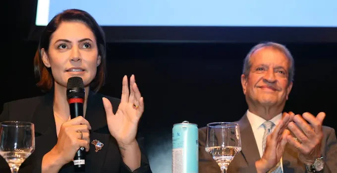 Apoio do PL a Ciro Gomes acirra impasse com Michelle Bolsonaro Apoio do PL a Ciro Gomes acirra impasse com Michelle Bolsonaro