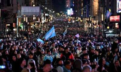 Argentinos celebram vitória contra Suíça e se preparam para duelo contra Inglaterra