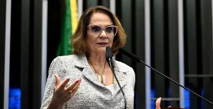 Damares Alves se afasta da campanha de Flávio Bolsonaro e alega ataques da "direita"