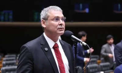 Lindbergh pede ao STF revogação da prisão domiciliar de Bolsonaro após carta