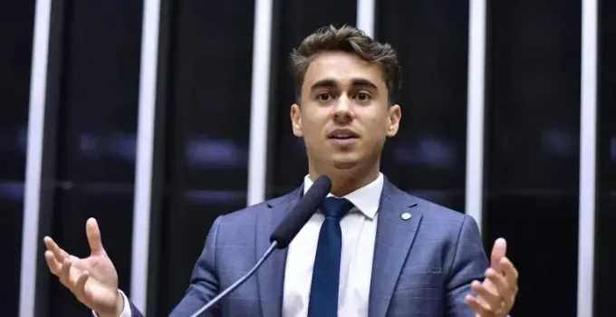 Nikolas Ferreira defende união no PL e reforça apoio a Flávio Bolsonaro após carta de ex-presidente