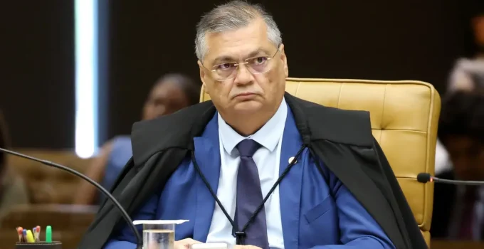 Dino dá 10 dias para Arthur Lira explicar emendas parlamentares sob suspeita
