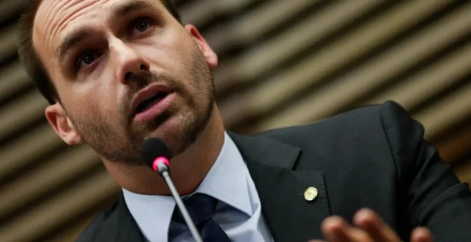 Eduardo Bolsonaro pede sanções Magnitsky contra Moraes após veto a visitas de Flávio a Bolsonaro