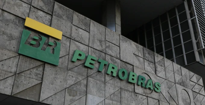Petrobras avalia incluir cláusulas antifacção em contratos após classificação de grupos criminosos nos EUA Petrobras avalia incluir cláusulas antifacção em contratos após classificação de grupos criminosos nos EUA