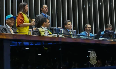 Senado aprova PEC de aposentadoria para agentes de saúde em derrota para o governo Lula