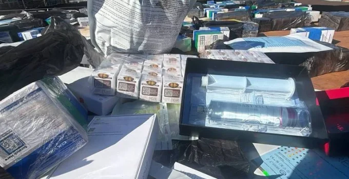 Caminhão abandonado na Ponte da Amizade escondia centenas de canetas emagrecedoras em meio a agrotóxicos