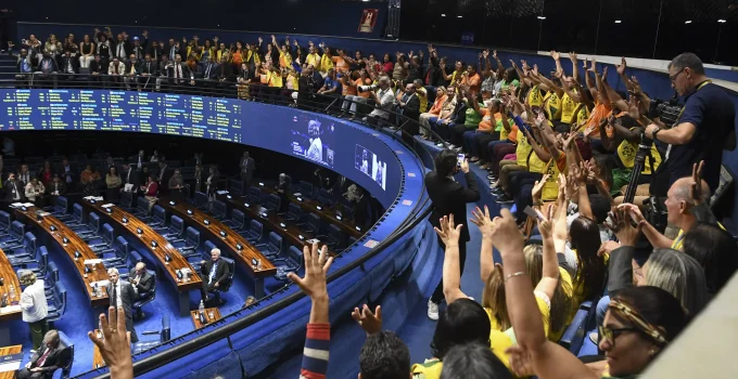 Senado aprova aposentadoria especial para agentes de saúde em votação expressiva