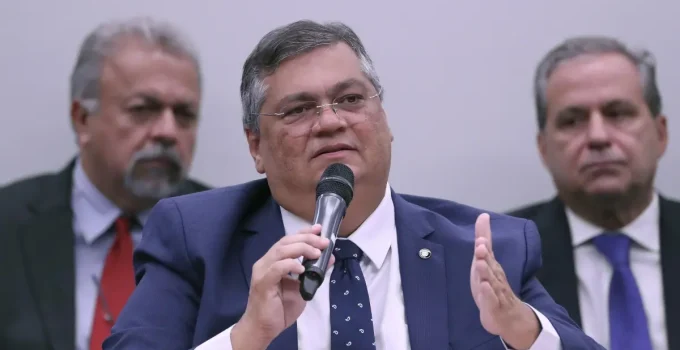 Dino exige explicações de 21 partidos sobre destinação de emendas parlamentares