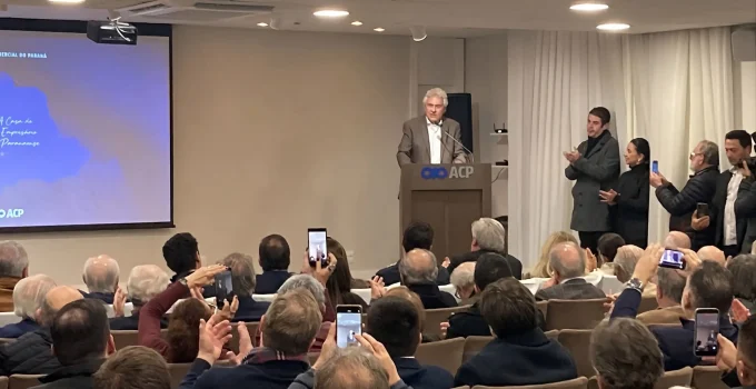 Caiado se apresenta como alternativa a Lula e critica apoio a Flávio Bolsonaro