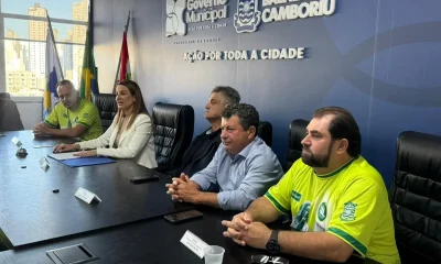 Balneário Camboriú estabelece regras fixas e reduz taxas para ambulantes na praia