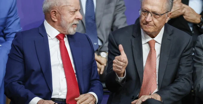 Governo Lula Reage a Tarifas dos EUA com Acusações e Ameaça de Reciprocidade Governo Lula Reage a Tarifas dos EUA com Acusações e Ameaça de Reciprocidade