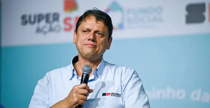 Tarcísio de Freitas confirma presença em evento do PSD que lançará chapa presidencial Tarcísio de Freitas confirma presença em evento do PSD que lançará chapa presidencial