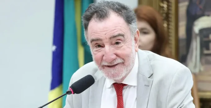 PT oficializa Patrus Ananias como candidato ao governo de Minas Gerais em 2026