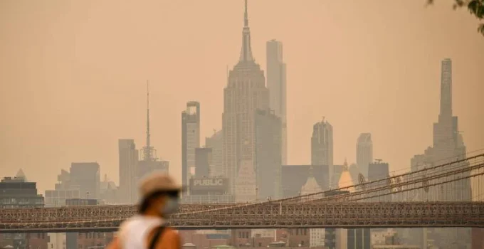 Fumaça de incêndios no Canadá causa alerta de saúde pública no nordeste dos EUA